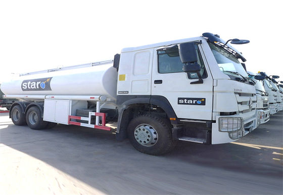 燃料を補給するHOWO 6x4 20m3のオイル タンクのトラック